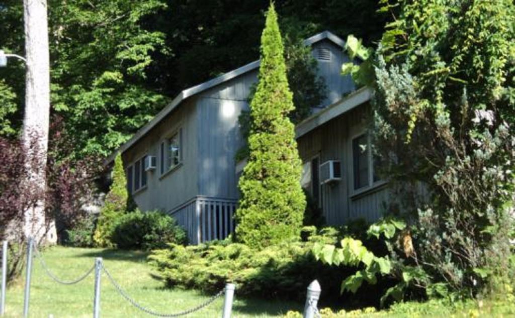 The Stone Gate Resort Lake George Esterno foto
