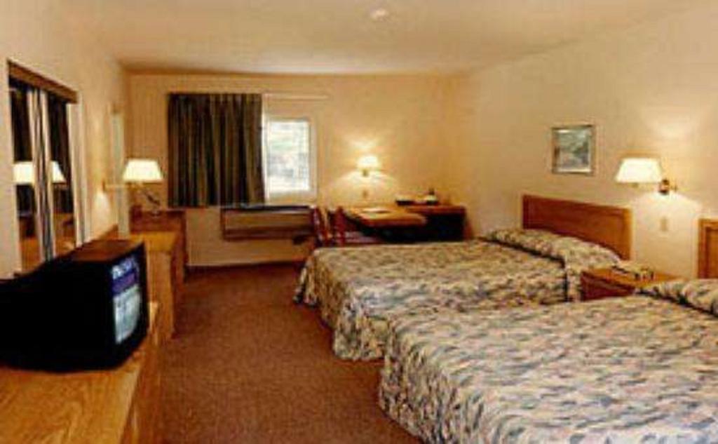 The Stone Gate Resort Lake George Esterno foto