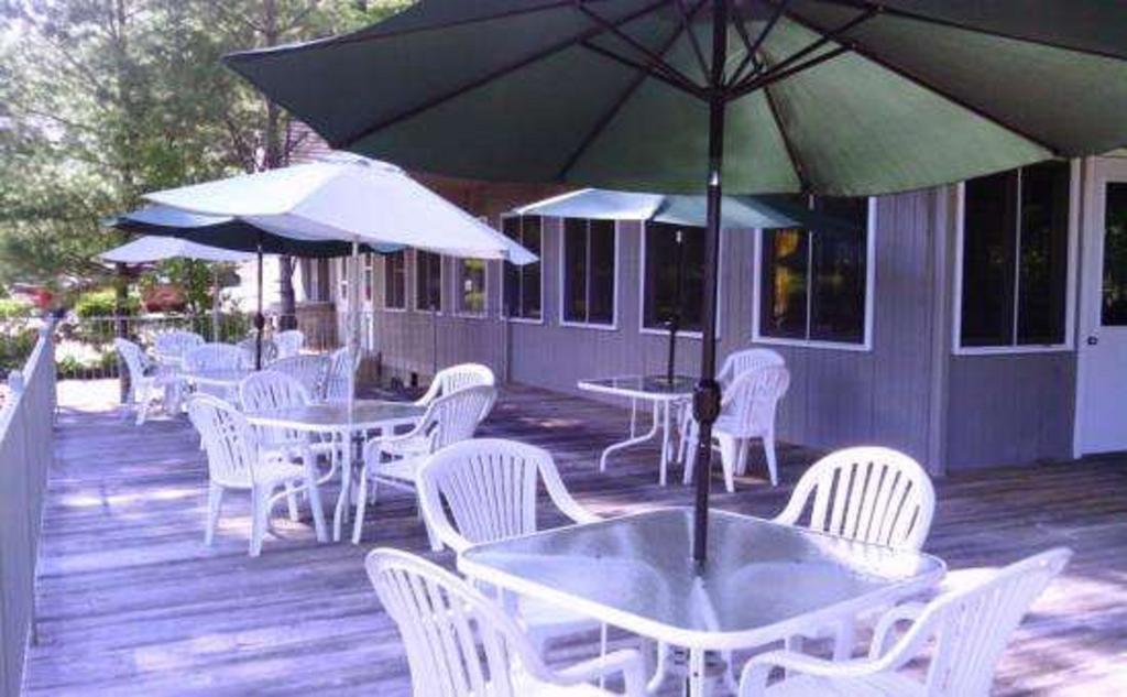 The Stone Gate Resort Lake George Esterno foto