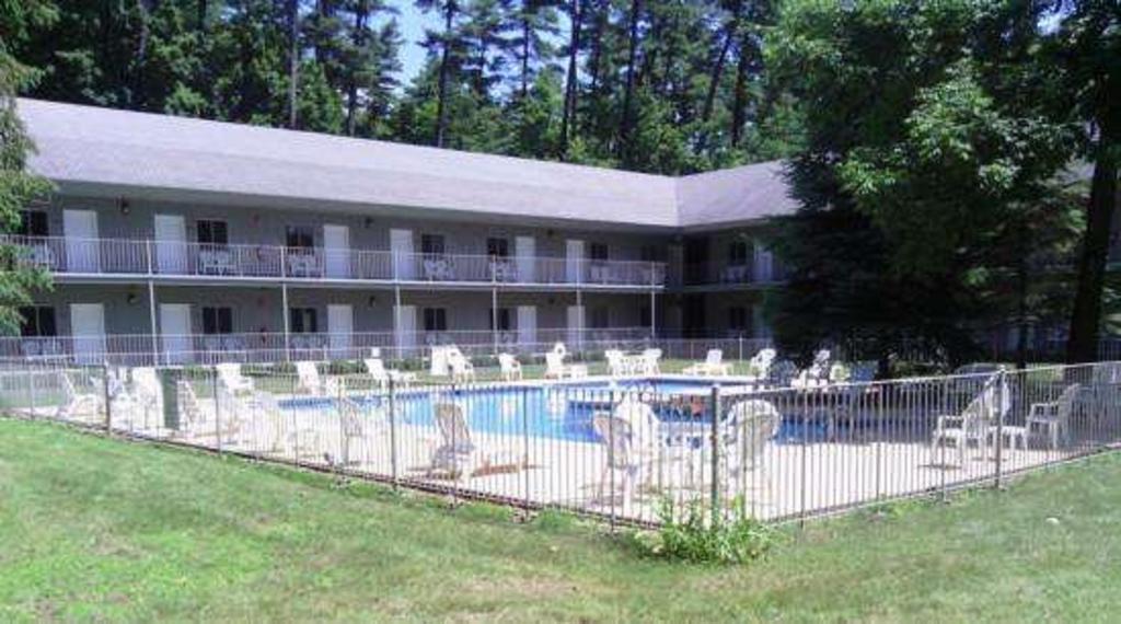 The Stone Gate Resort Lake George Esterno foto